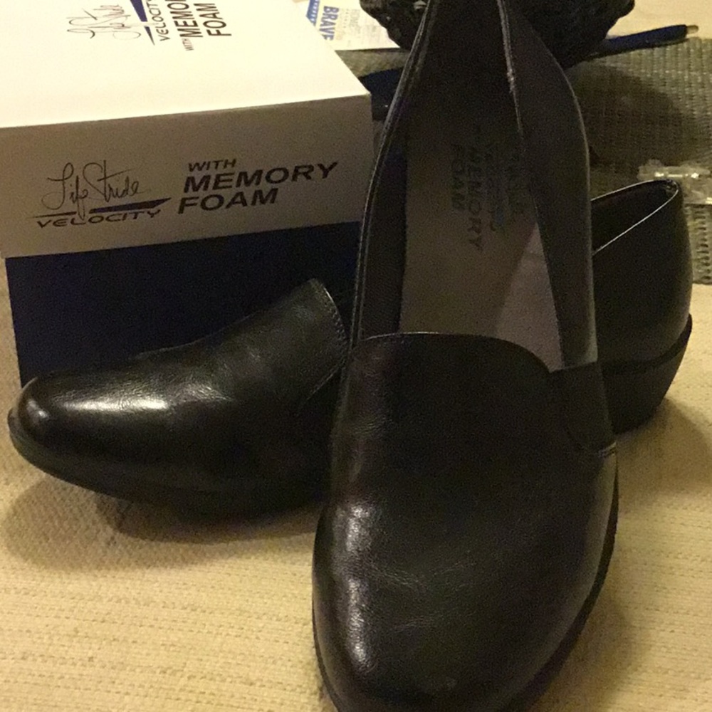 Brand New Life Stride Woman’s Black Shoes, Size 8, with memory foam
